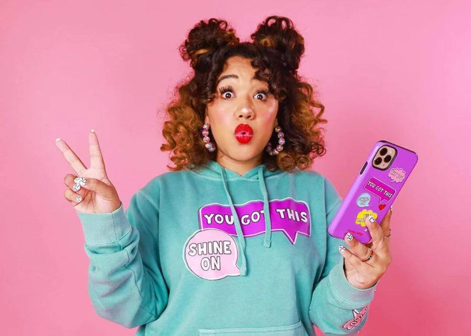 colormecourtney-merch-color-me-courtney-purple-positivity-phone-case-phone-case-27959183605869_900x_ebe949af-a8ef-45f5-a4db-339dc288e6fa 2026年在Instagram上赚钱的9种方法-图片2